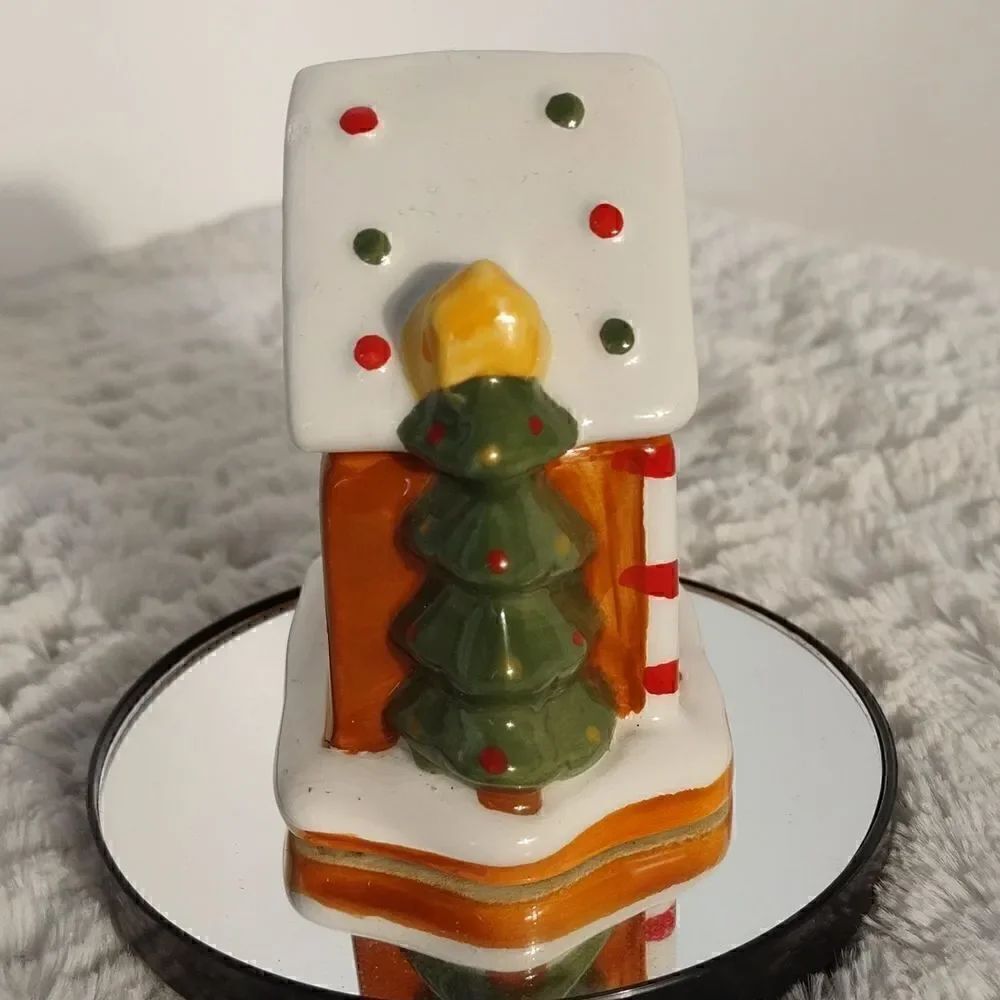 Gingerbread House Salt & Pepper Shakers - Picture 5 of 7